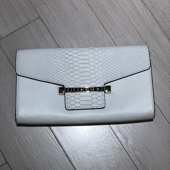 Vince Camuto Handbags - Vince Camuto White Clutch
